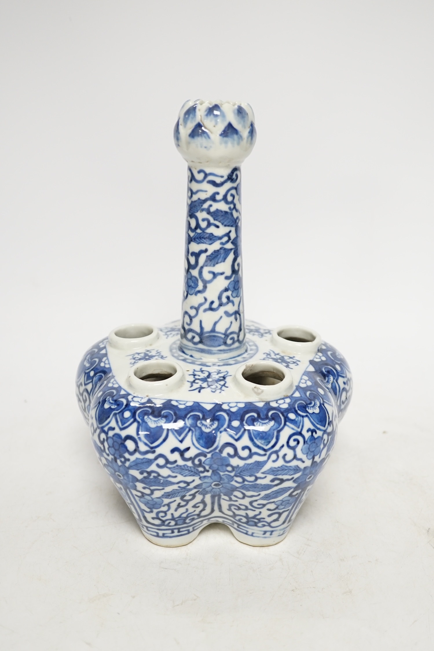 An early 20th century Chinese blue and white tulip vase, 24cm. Condition - good